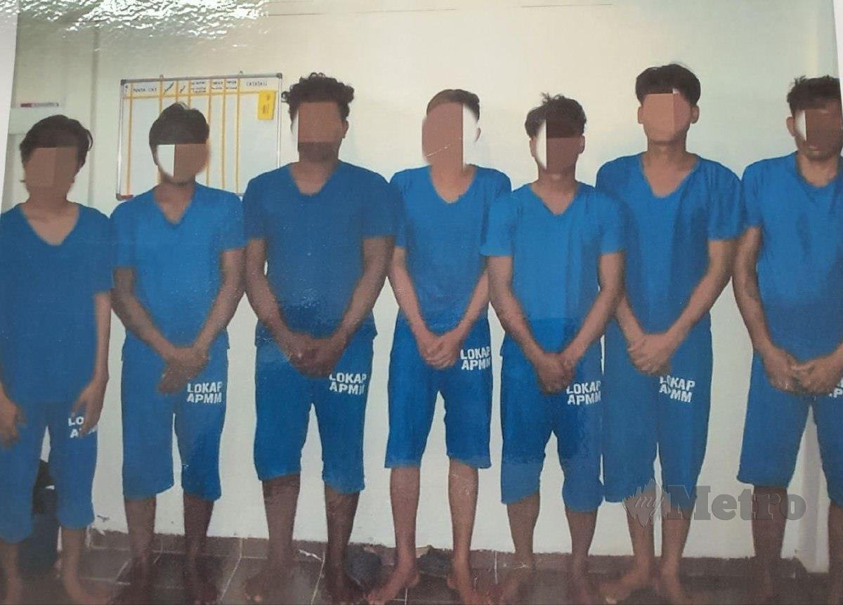 Tujuh pendatang asing tanpa izin (PATI) warga Myanmar yang cuba diseludup menggunakan feri penumpang ditahan oleh Agensi Penguatkuasaan Maritim Malaysia di Langkawi. FOTO Ihsan APMM