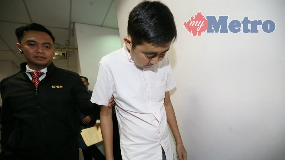 TERTUDUH Yau Chang Hong, 31 mengaku salah atas pertuduhan memberi suapan bernilai RM500 kepada Pembantu Penguatkuasa Majlis Perbandaran Kluang (MPK) di Mahkamah Sesyen Johor Bahru. FOTO Mohd Azren Jamaludin