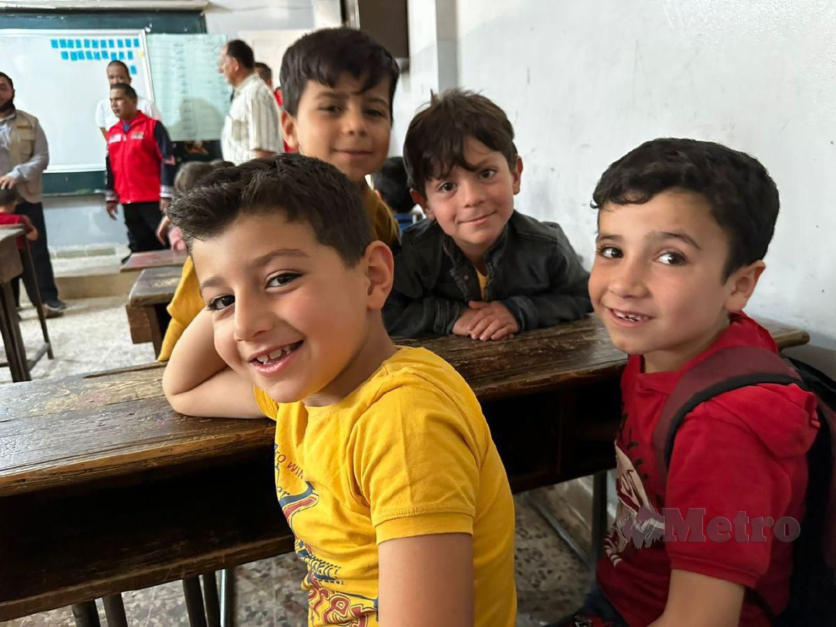 KANAK-KANAK Syria gembira hadir ke sekolah biarpun berdepan dengan ancaman keselamatan.