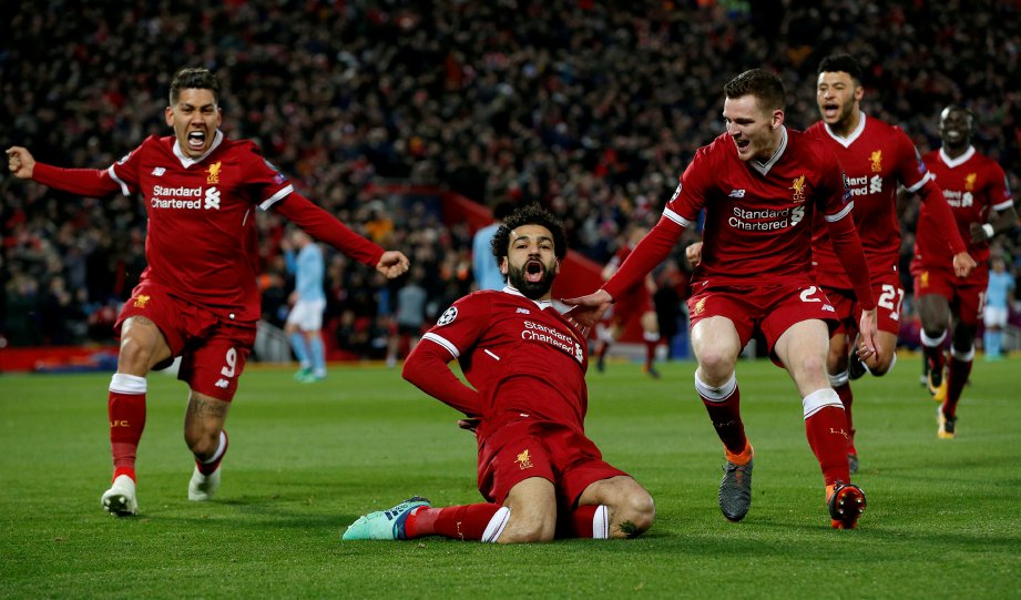 REAKSI Mohamed Salah (dua dari kiri) selepas ledak gol pertama Liverpool. - Foto REUTERS