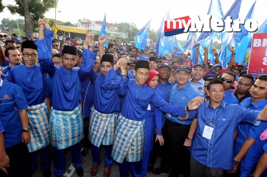 ANAK-anak kepada calon PRK Kuala Kangsar, Datin Mastura Yazid. FOTO Khairull Azry Bidin