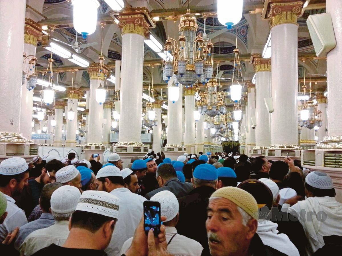 MENGUNJUNGI Masjid Nabawi di Madinah menjadi simbol kecintaan kepada  Baginda Rasulullah SAW.