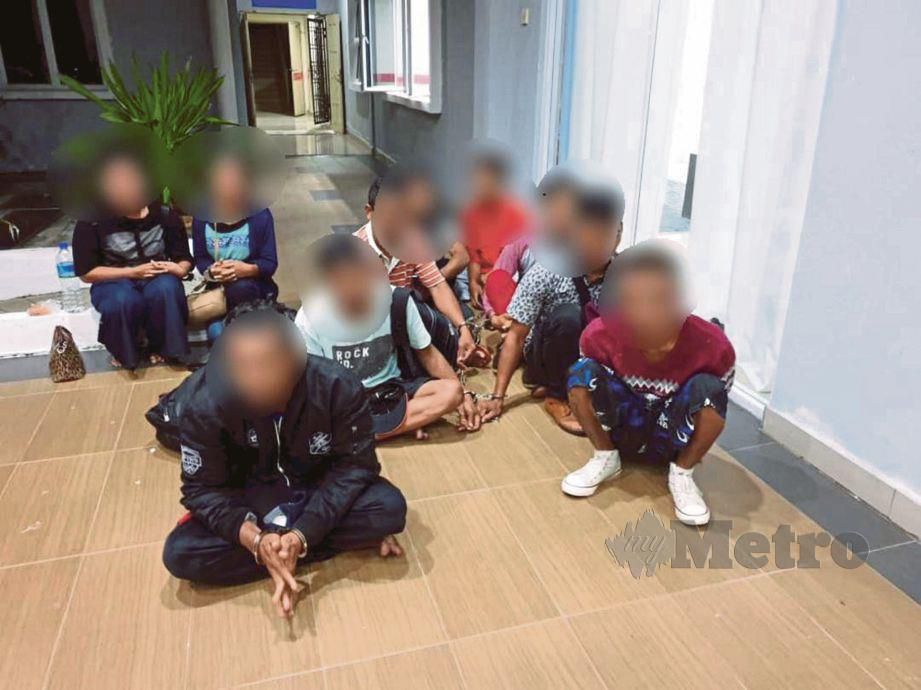 LAPAN lelaki dan dua wanita warga asing  ditahan selepas  cuba memasuki Malaysia secara haram. 