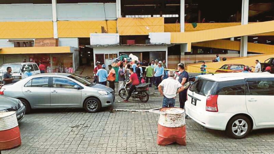 BOM lama (gambar kecil) ditemui pekerja MPS di tempat pembuangan sampah Pasar Besar Seremban.