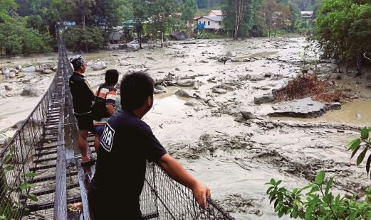 BANJIR lumpur di Sungai Penataran, Kampung Malangkap, Kota Belud.