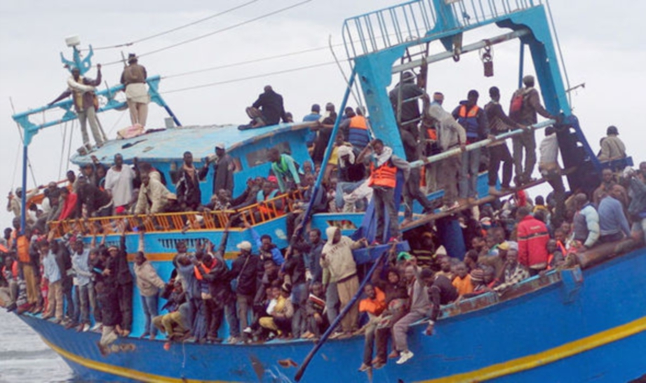 PENDATANG mempertaruhkan nyawa menaiki bot nelayan untuk mencari kehidupan lebih baik di Eropah. 