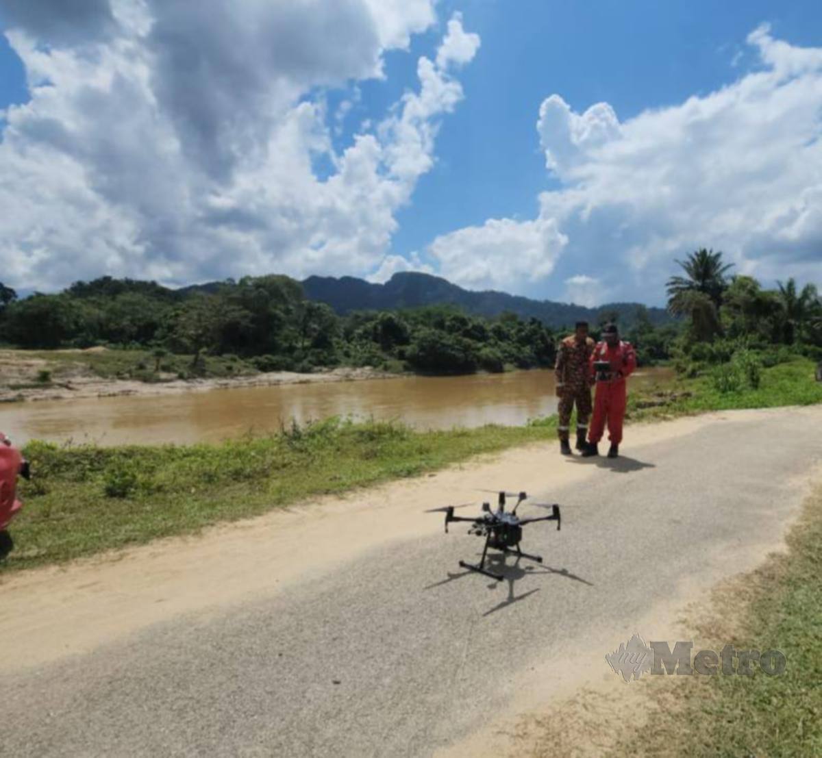 JBPM menerbangkan dua unit dron dalam operasi mencari dan menyelamat (SAR) mangsa fenomena kepala air di Jeram Air Putih. FOTO ZATUL IFFAH ZOLKIPLY