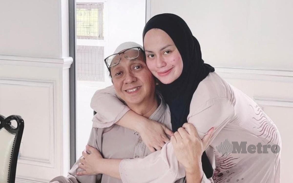 Rebbeca Nur Islam bersama suaminya, Datuk Nor Azam Sulaiman.