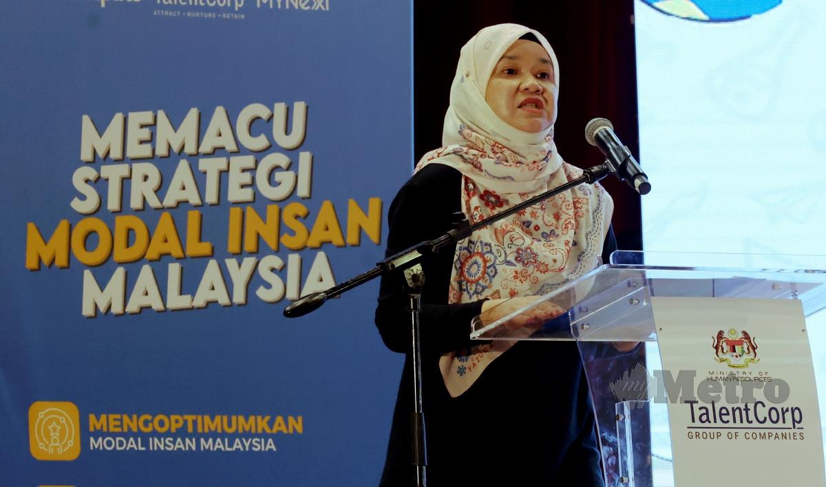 Menteri Pendidikan Fadhlina Sidek menyampaikan ucapan pada Majlis Pelancaran YES! Rock the School Edisi Mega Kedah 2023 di Universiti AIMST di sini hari ini.  FOTO BERNAMA