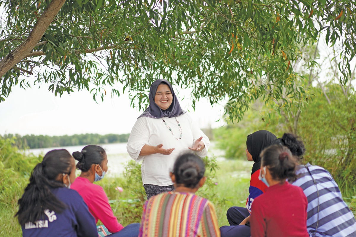 AKTIF menjalankan program dengan remaja Orang Asli di kawasan pedalaman. 