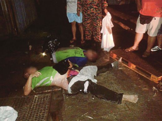 DUA lelaki maut dipercayai terkena renjatan elektrik  di kedai kitar semula di Jalan Bagan Lalang, Butterworth.