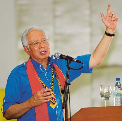  Najib  menyampaikan ucapan  pada Majlis Pemimpin Bersama Rakyat di Padang Redeem Centre, semalam.
