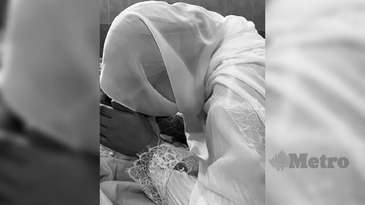 Ciuman pilu Nabila buat Allahyarham neneknya, Fatimah Idris.