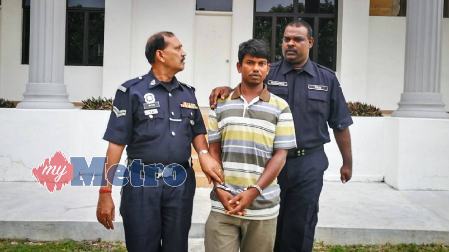 ANGGOTA polis mengiringi Syed Salam Abu Bakar Sidik, 31, untuk dituduh atas kesalahan menggunakan kekerasan jenayah dengan mahu mencabul kehormatan wanita semasa dibawa ke Mahkamah Majistret, Balik Pulau. FOTO Shahnaz Fazlie Shahrizal