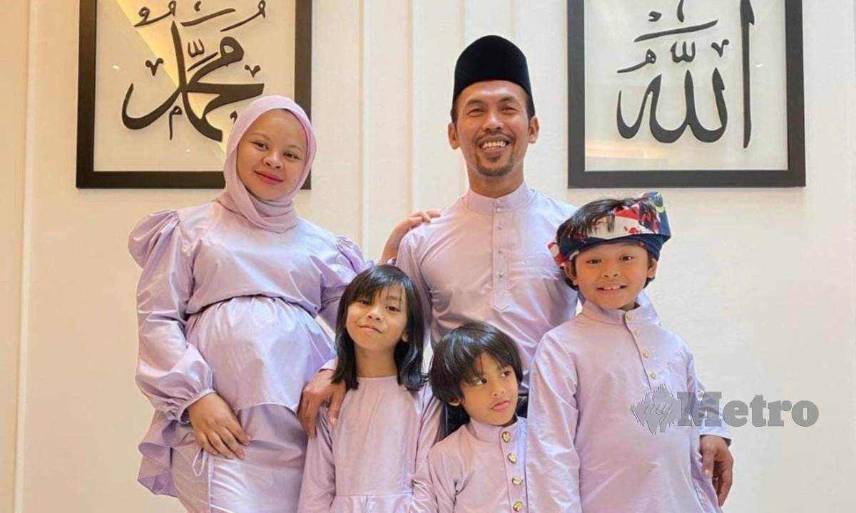 Siti Sarah bersama keluarganya.