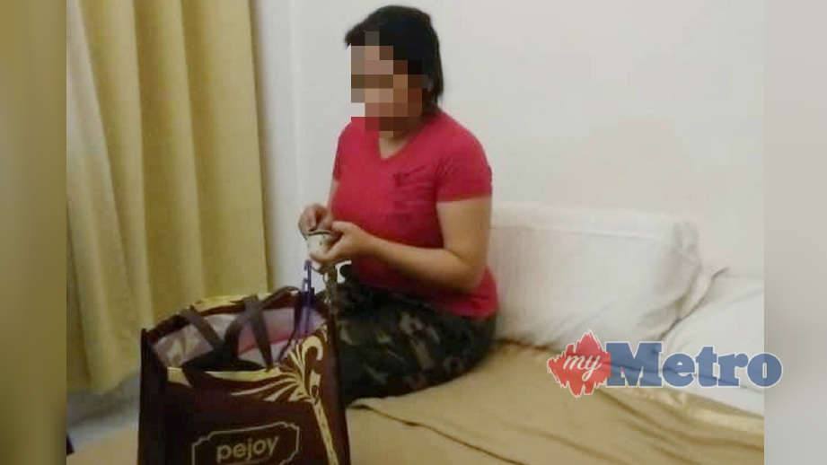 WANITA berusia 33 tahun yang ditahan selepas dipercayai menawarkan khidmat pelacuran dalam serbuan di apartment di Kemaman. FOTO Ihsan JHEAT