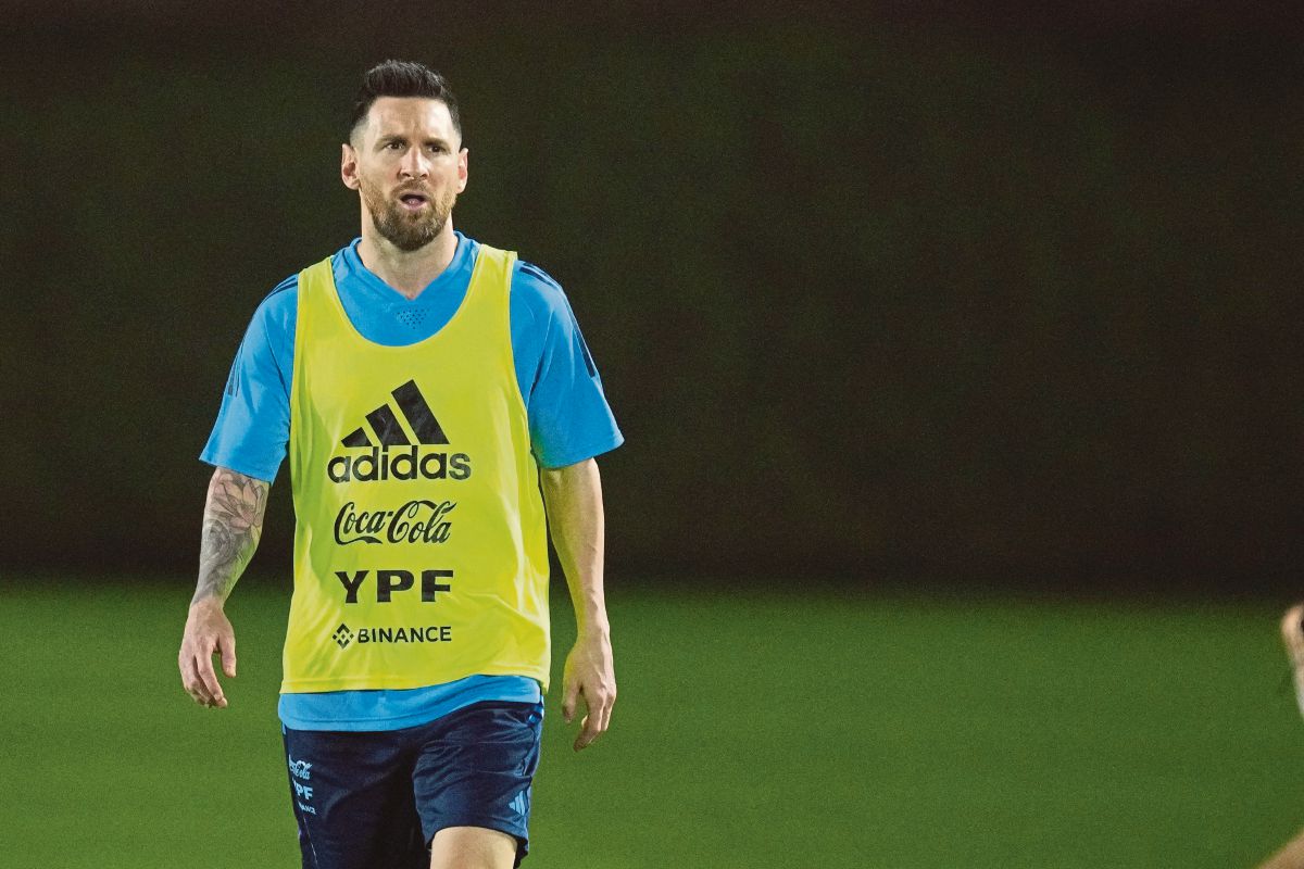 Penyerang Argentina, Lionel Messi menjalani latihan menjelang aksi final. FOTO AP