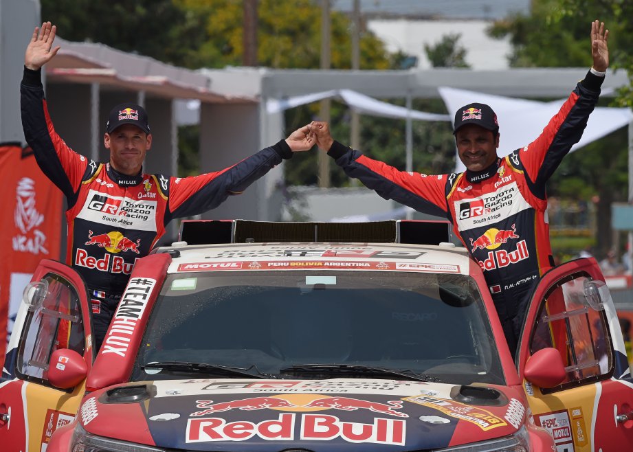 NASSER (kanan) bersama pemandu kedua, Mathieu Baumel meraikan kejayaan selepas tamat pelumbaan.  FOTO/AFP 