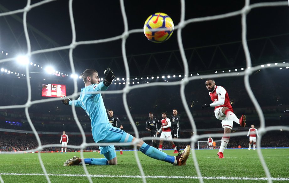 LACAZETTE (kanan) jaring gol tunggal Arsenal ketika menentang United. FOTO/AFP 