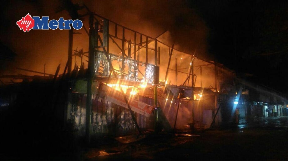 KEADAAN rumah kedai yang terbakar. FOTO Zuhairi Zuber