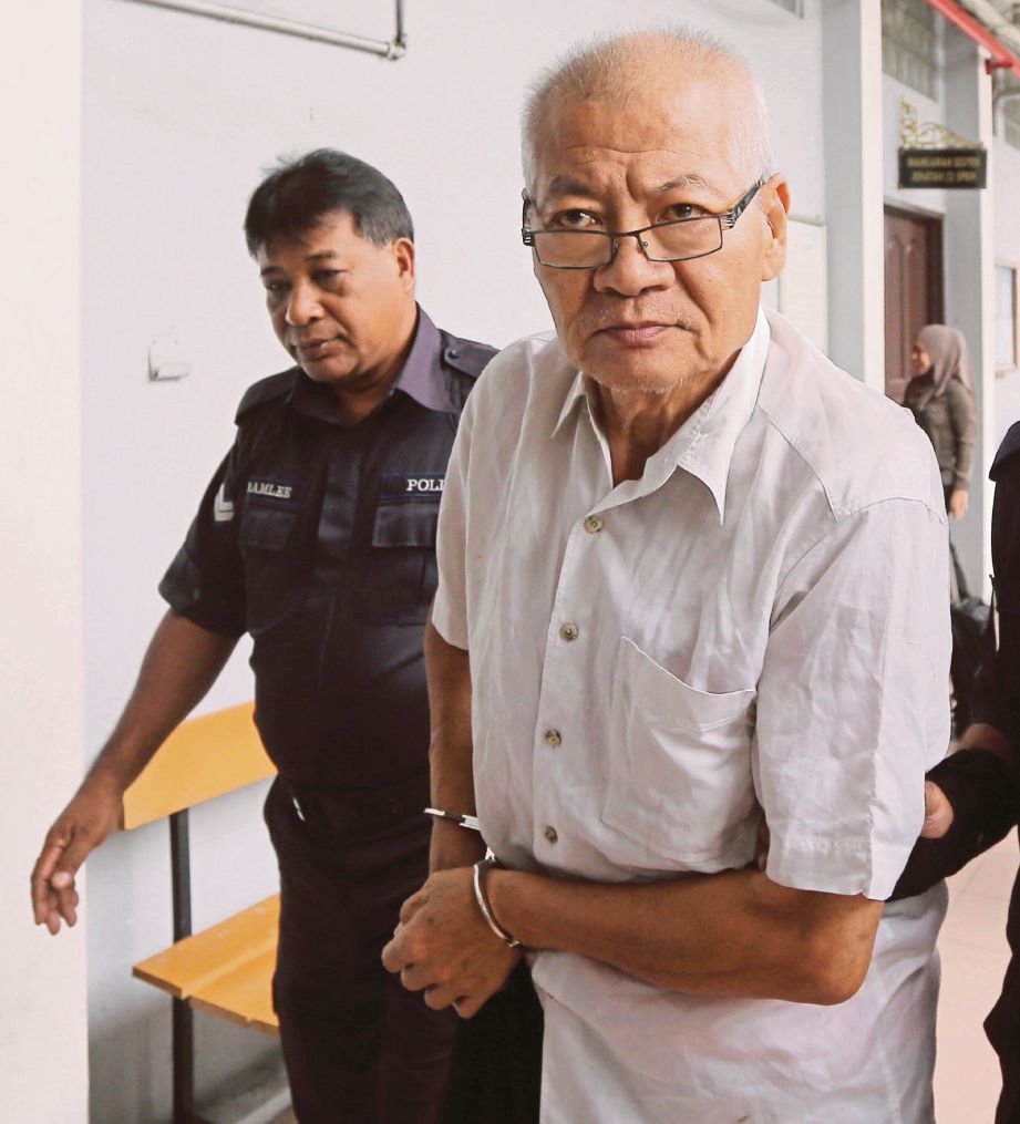 LEE  dipenjara empat bulan dan denda RM20,000  atas dua tuduhan menawar dan memberi rasuah kepada pegawai imigresen.