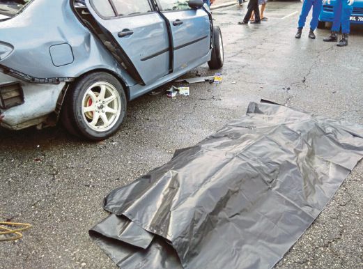 MANGSA maut dalam kemalangan melibatkan tiga  kereta.
