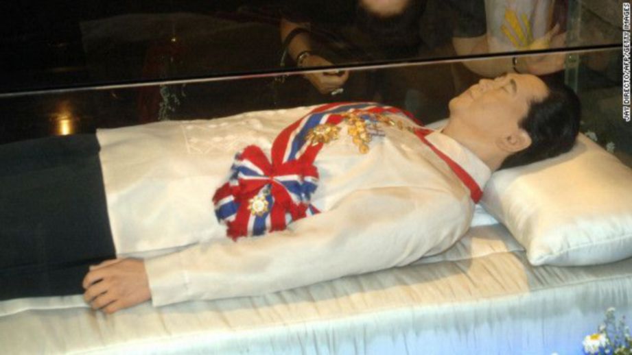 MAYAT Marcos yang belum dikebumikan sejak dia meninggal dunia pada 1989.