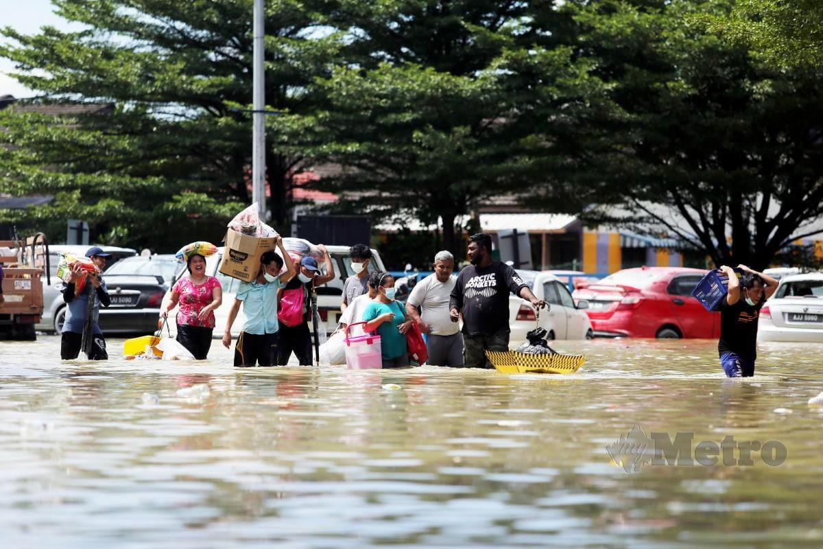 KEADAAN mangsa banjir di Taman Sri Muda yang terjejas banjir.