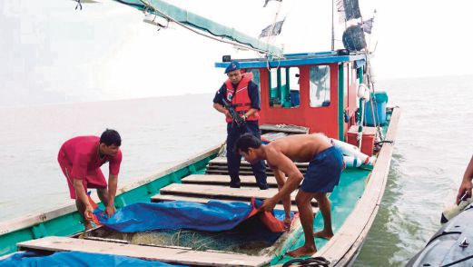WARGA Myanmar ditahan  Polis Marin  Pelabuhan Klang yang menjalankan rondaan dalam Ops Tango Papa.