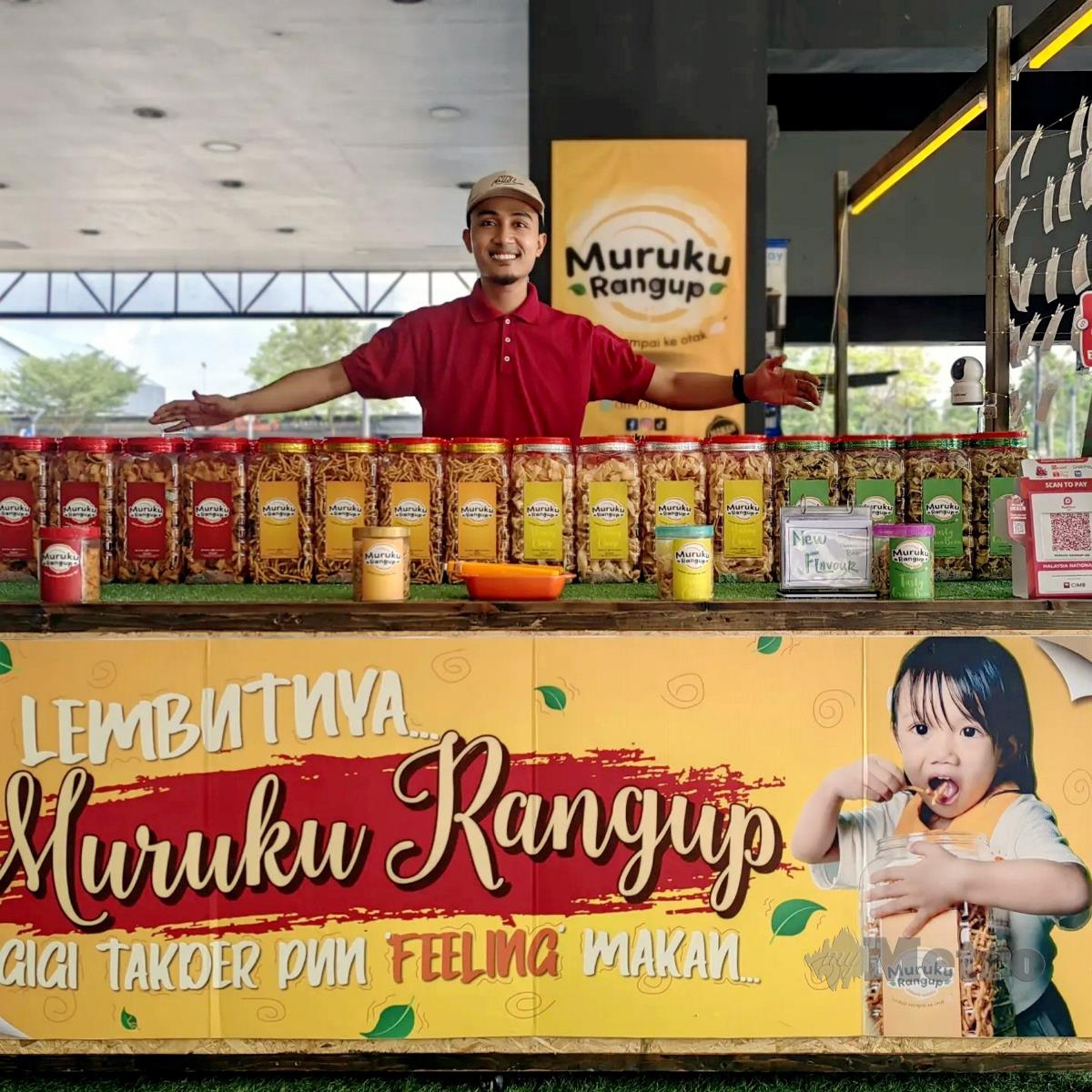 Muhammad Aqil Fadzil memiliki kiosk di Anjung Nusajaya dan Pasaraya Mydin Taman Mutiara Rini.