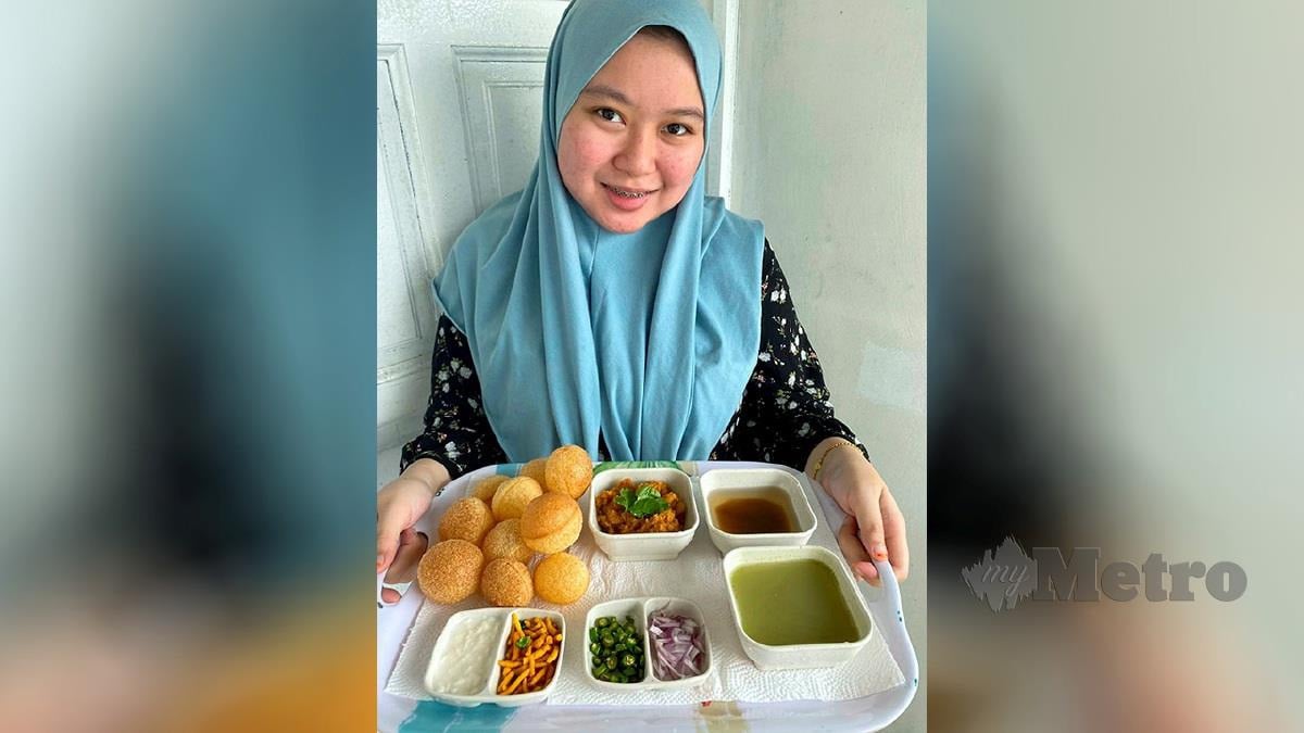  Farisyha Hanum Mohd Haizan, 24, dia menjual makanan tradisi masyarakat India iaitu ‘pani puri’ yang turut digemari pelbagai lapisan masyarakat. FOTO Mary Victoria Dass