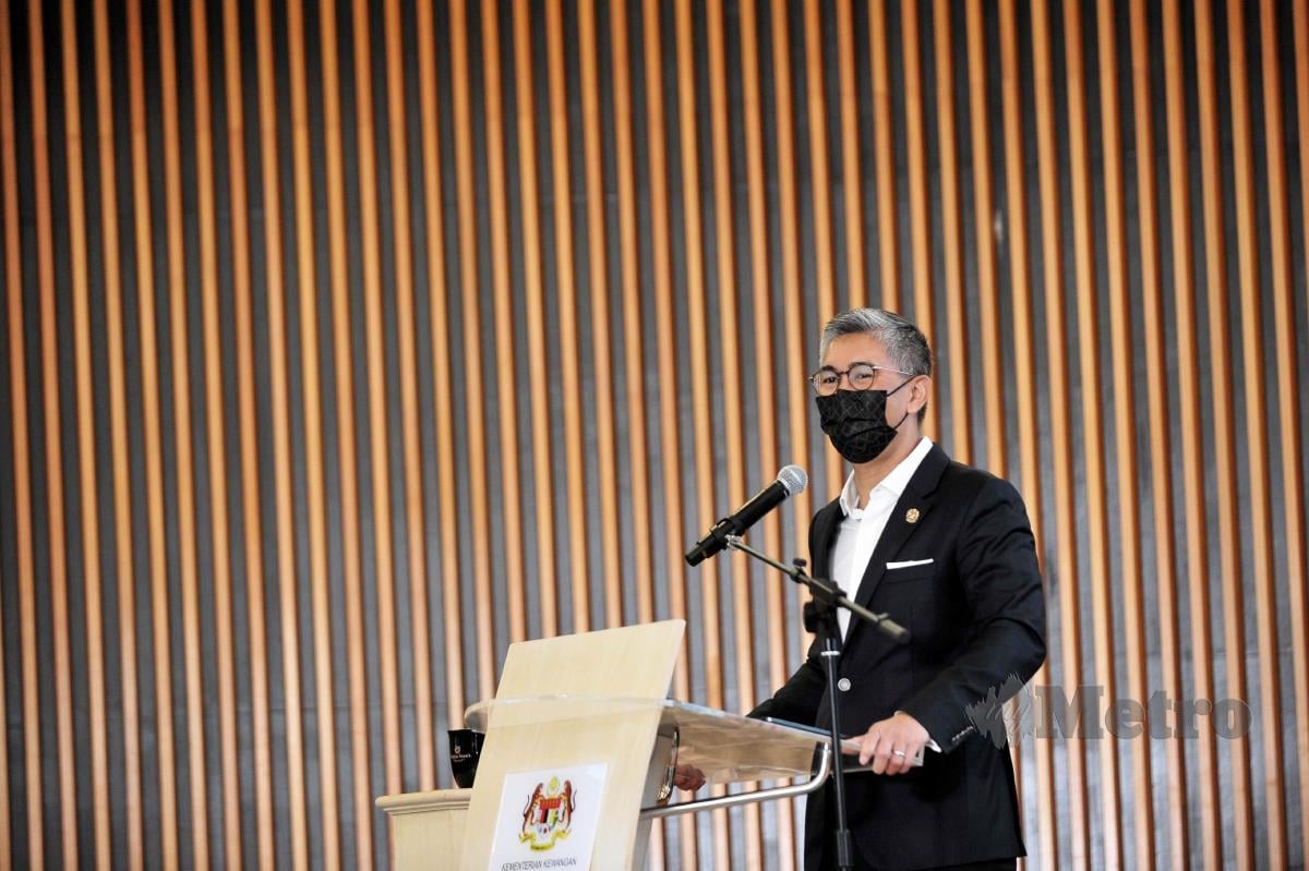 Menteri Kewangan, Tengku Datuk Seri Zafrul Tengku Abdul Aziz mengadakan sidang media khas mengenai Pra-Bajet 2022 di Kementerian Kewangan Malaysia, Putrajaya. FOTO AIZUDDIN SAAD