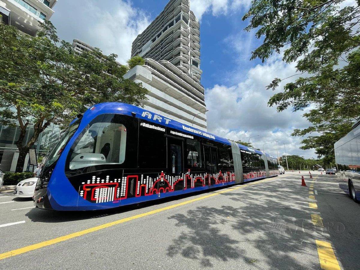 Bas Rapid Transit Iskandar Malaysia (IMBRT) merupakan projek pembangunan sistem bas berpandu tanpa rel di kawasan Iskandar Malaysia di bawah Iskandar Malaysia Bus Rapid Transit (IMBRT). FOTO NUR AISYAH MAZALAN
