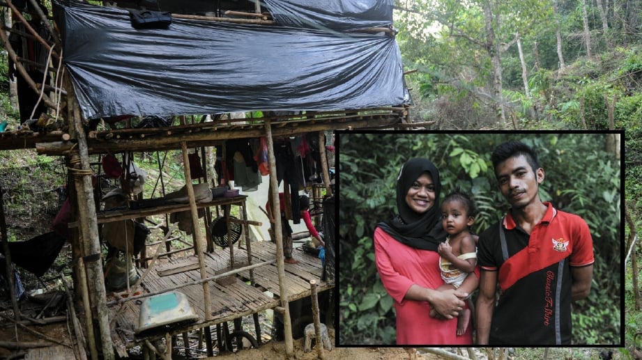 Mohd Ridzuan Yaakob dan isterinya, Nur Hidayah Roslizam dan anak, Iman Muhammad Naufal Al Fath, 1, (gambar kecil) tinggal di dalam pondok yang dibina di dalam kebun getah di Kampung Kuala Tualak. FOTO BERNAMA