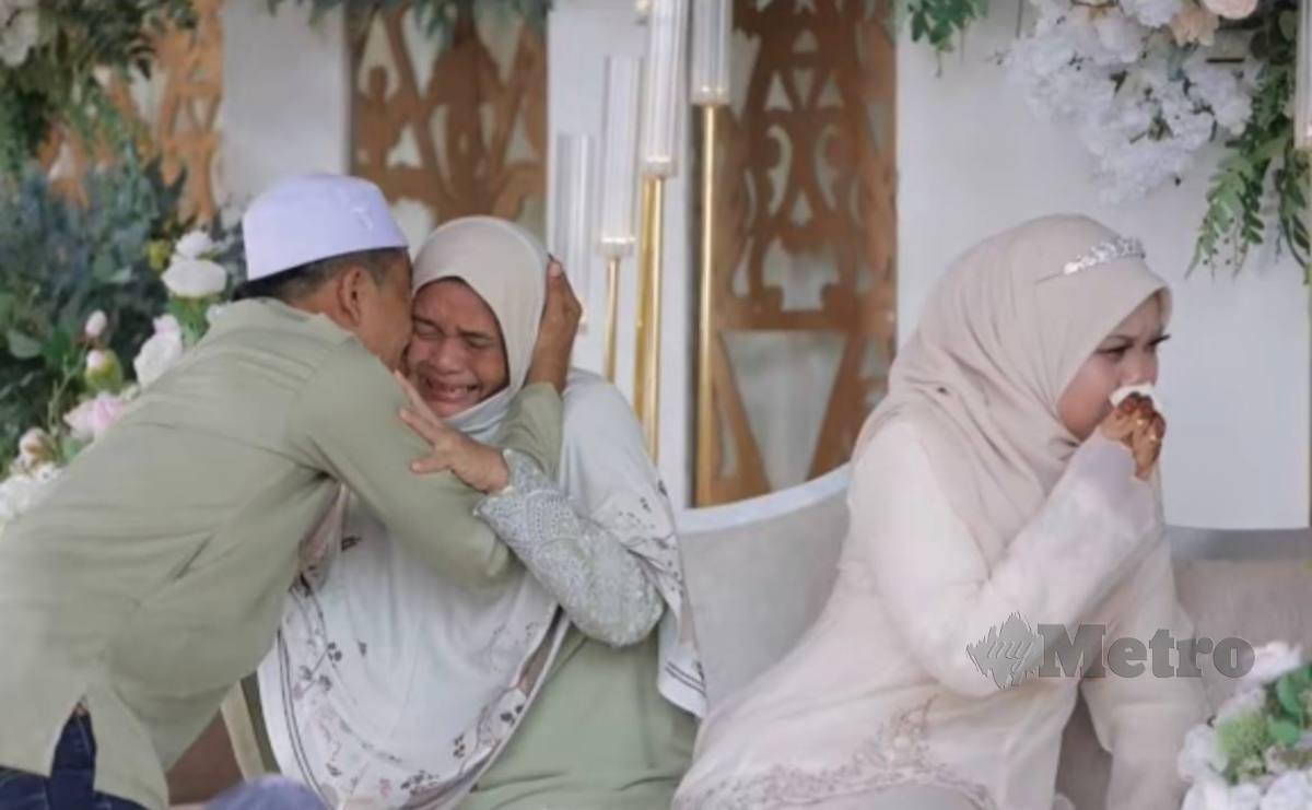 MOHD  Lotfi Mahfuz gagal menahan sebak ketika mewalikan pernikahan adiknya, Noorhidayah Yunos pada 2 September lalu. FOTO Ihsan Mohd Lotfi Mahfuz Yunos