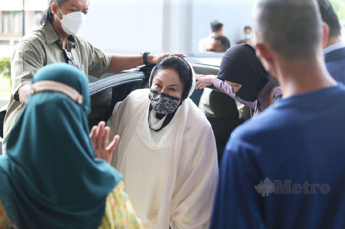 Datin Seri Rosmah Mansor  keluar dari Mahkamah bagi perbicaraan kes rasuah 1.25 bilion dan keputusan menggugurkan Datuk Seri Gopal Sri Ram. FOTO SAIFULLIZAN TAMADI