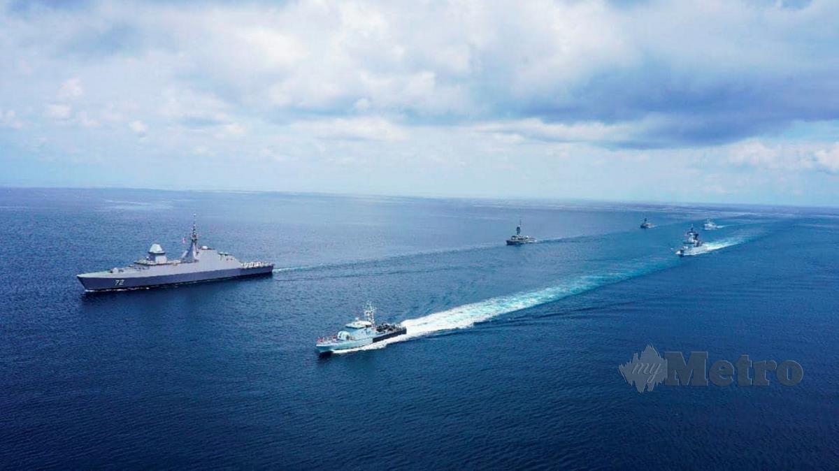 Kerjasama pertahanan antara Tentera Laut Diraja Malaysia (TLDM) dan Tentera Laut Republik Singapura (TLRS) terus diperkasakan dan kekal utuh menerusi pelaksanaan Eksesais Malaysia-Singapura (MALAPURA) 29/2021 di sekitar perairan Selat Melaka. FOTO IHSAN TLDM