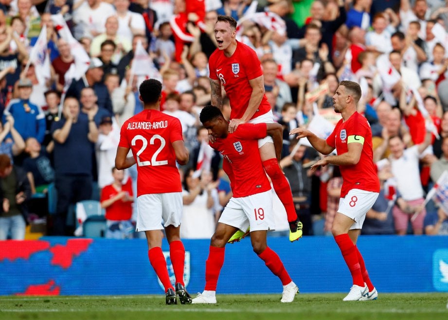 PEMAIN England meraikan gol Rasford. FOTO/AFP 
