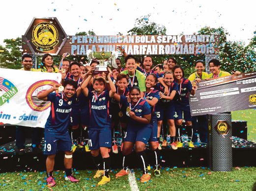 MISC-MIFA meraikan kejayaan memenangi  Piala Tun Sharifah Rodziah. 