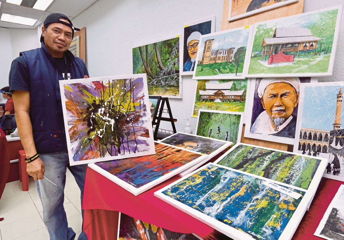 PELBAGAI genre lukisan dan artis di Artists’ Corner Amcorp Mall, Petaling Jaya. 