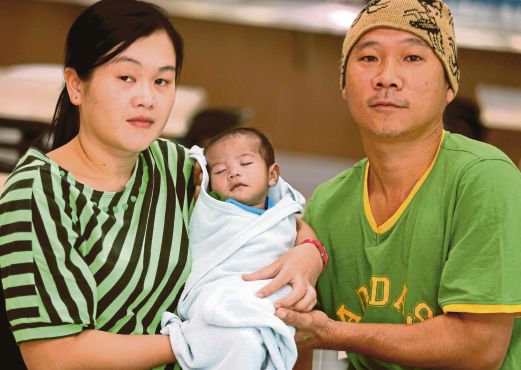 AUDREY (kiri) bersama Chan dan Robin pada program ‘Media Prima-NSTP Humanitarian Fund’ di Hospital Gleneagles,  Ampang. 