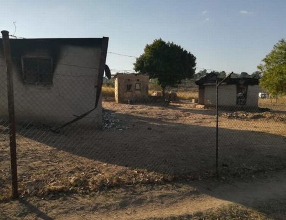 TIGA  rumah milik seorang lelaki berusia 79 tahun turut dibakar.