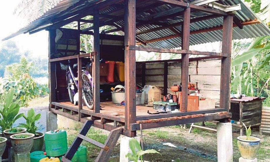  Lokasi bayi berkenaan ditemui di sebuah pondok di Kampung Gajah.