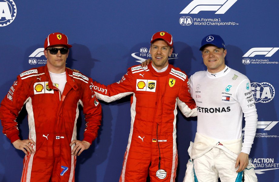 PELUMBA Ferrari, Sebastian Vettel (tengah) raih petak pertama pada sesi kelayakan di Grand Prix Bahrain, sebentar tadi. - Foto REUTERS