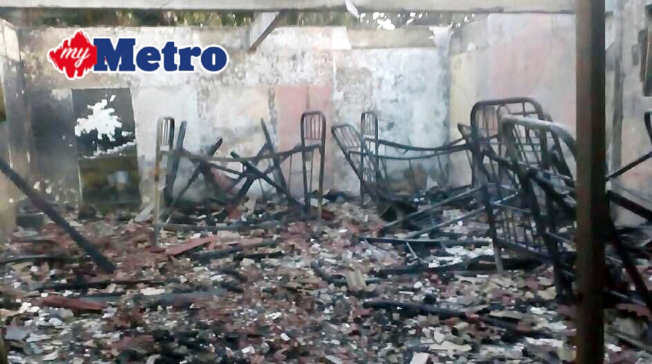 KEADAAN dua blok asrama penginapan Maahad Tahfiz Al Baraqah, Sepang musnah dalam kebakaran. FOTO ihsan Bomba