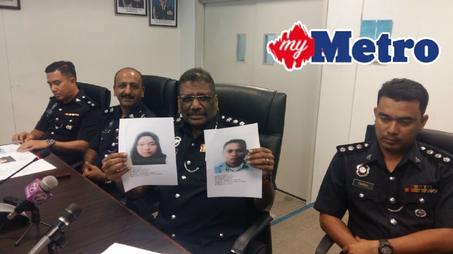 Ketua Polis Daerah Sentul Asisten Komisioner R Munusamy menunjukkan gambar dua suspek kes bunuh yang dicari.