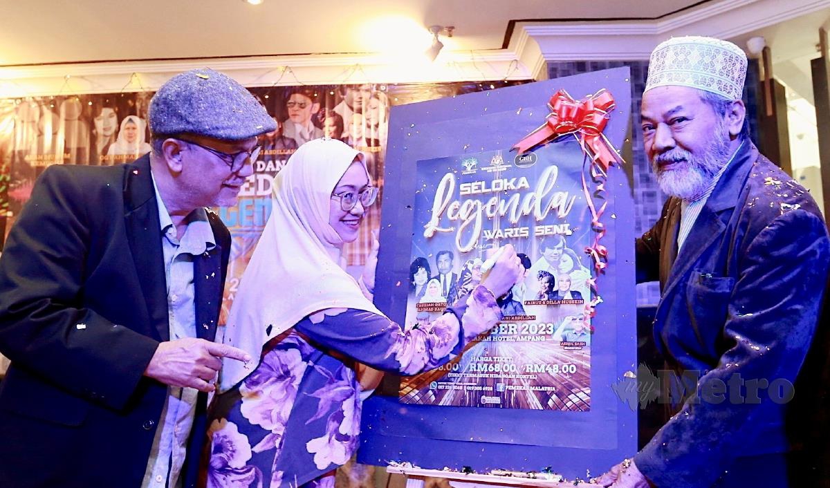 Pengarah Jabatan Kebudayaan dan Kesenian Negara Wilayah Persekutuan Kuala Lumpur, Hidayatul Ein Mohamad Azmi merasmikan  Program Seloka Lagenda Waris Seni di Hotel Grand Barakah. FOTO FATHIL ASRI