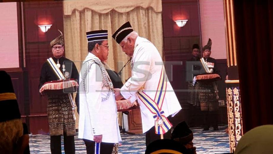 MASZELY menerima anugerah Darjah Pangkuan Seri Melaka (DPSM). FOTO ihsan Maszely Minhad