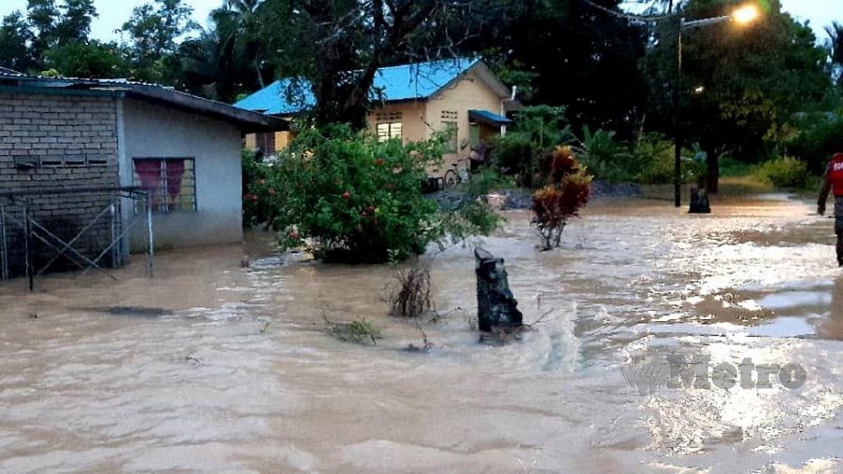ANTARA kawasan yang dilanda banjir akibat hujan lebat. FOTO ihsan Bomba