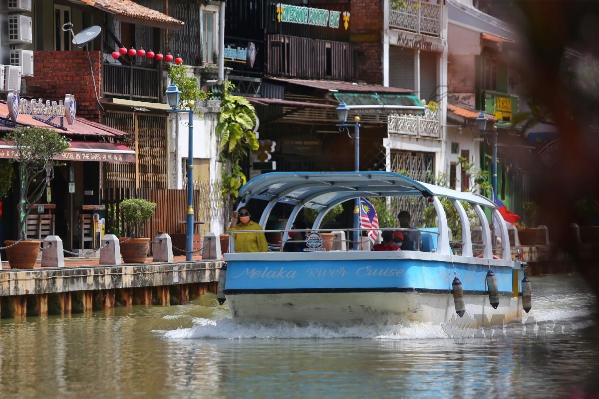 Melaka River Cruise antara tarikan pelancong di Melaka. FOTO SYAFEEQ AHMAD